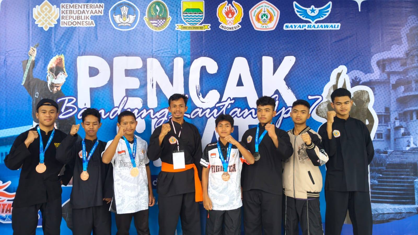 Santri Darul Mukhlisin Raih Prestasi dalam Kejuaraan Pencak Silat Bandung Lautan Api Championship (BLAC 7)