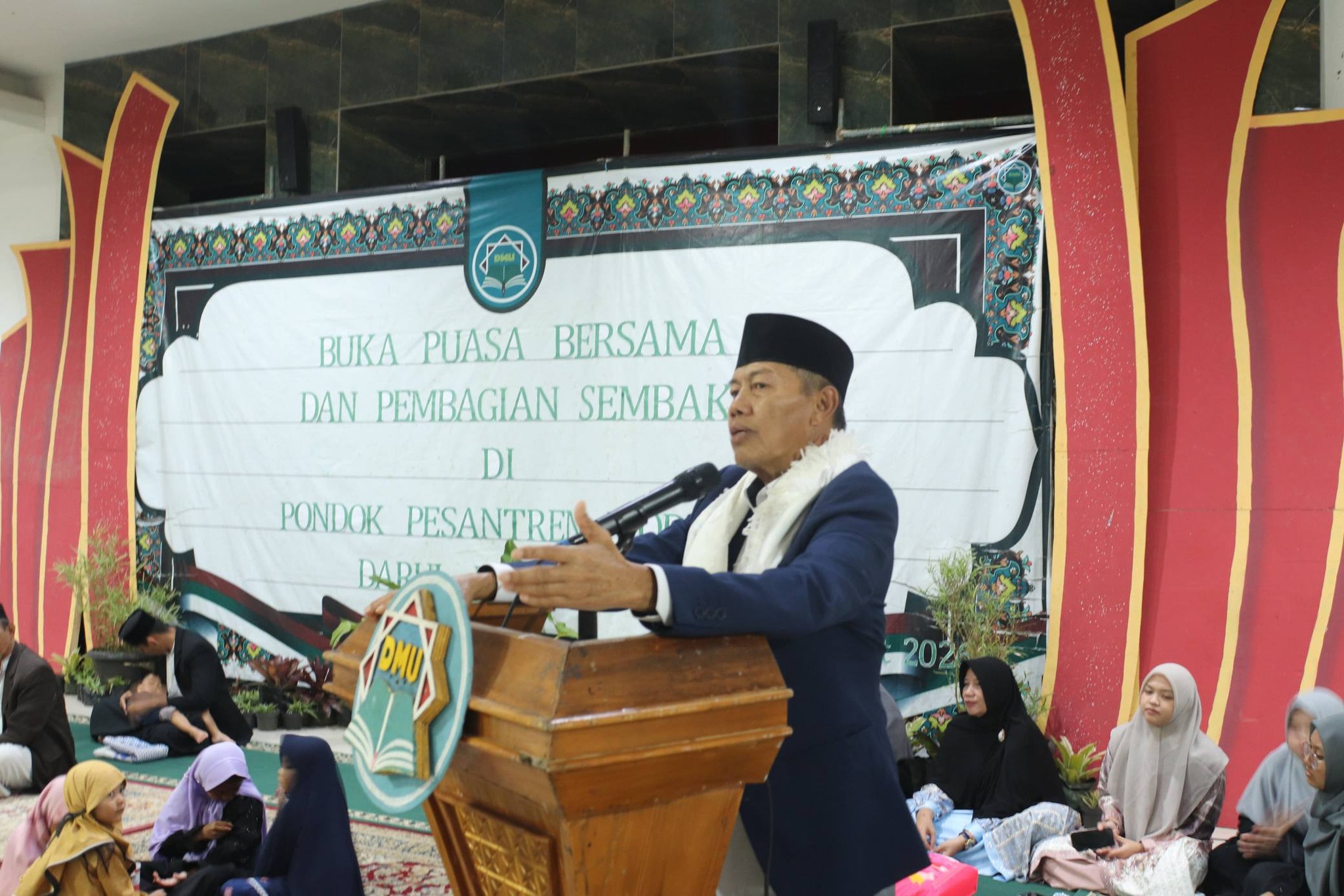 Kebersamaan dalam Buka Puasa Bersama Keluarga Besar Pondok Pesantren Modern Darul Mukhlisin
